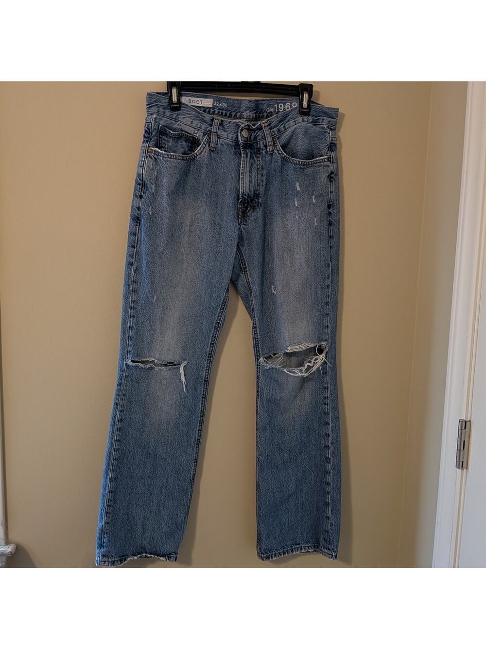 GAP 1969 Blue Boyfriend Jeans With Knee Cuts